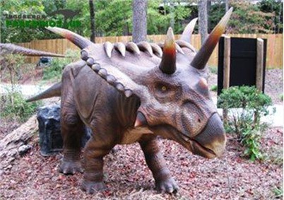 Prähistorische Dinosaurier in Lebensgröße