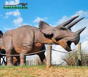 Realistische animatronische lebensgroße Triceratops-Statue